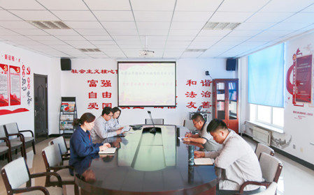 標題：華德牧草公司黨委開(kāi)展黨紀學(xué)習教育專(zhuān)題學(xué)習
瀏覽次數：955
發(fā)表時(shí)間：2024-05-24