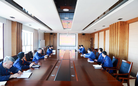 標題：華德牧草公司召開(kāi)深入貫徹中央八項規定精神學(xué)習教育動(dòng)員部署會(huì )暨2025年全面從嚴治黨工作會(huì )議
瀏覽次數：1222
發(fā)表時(shí)間：2025-04-07