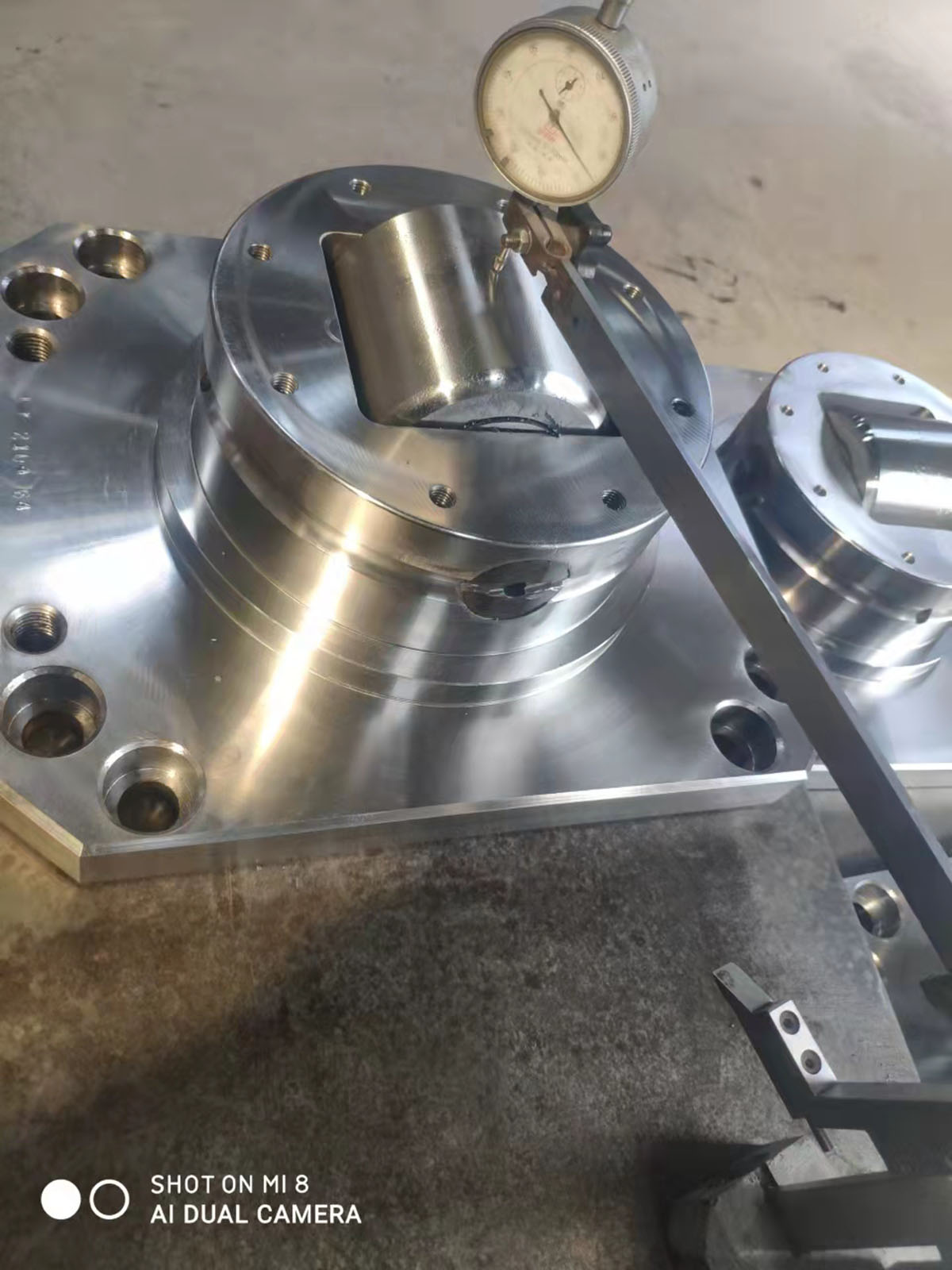 復合滾輪軸承—combined bearing， 又稱(chēng)組合滾輪軸承